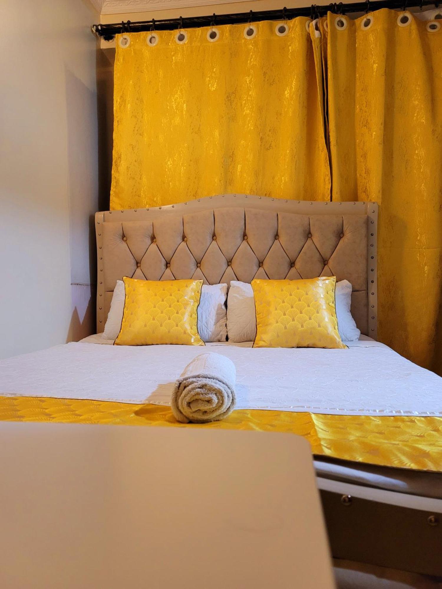 Sunrise Blue Moon B&B Nairobi Buitenkant foto