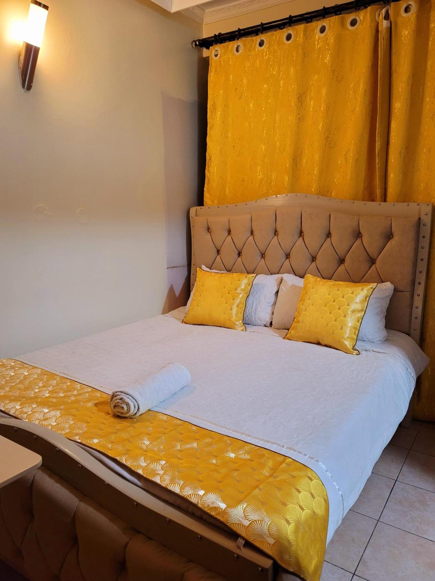 Sunrise Blue Moon B&B Nairobi Buitenkant foto